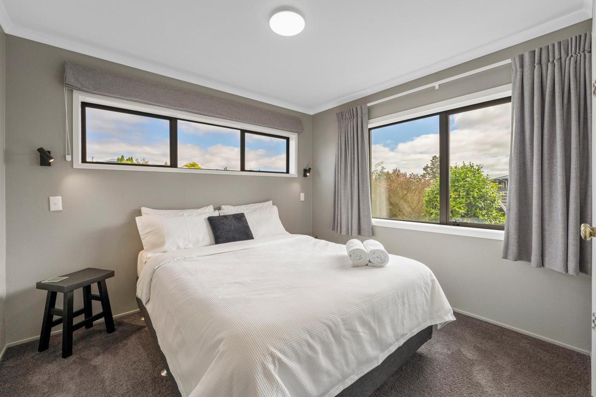 Ngaio Views - Lake Taupo Holiday Home Екстериор снимка