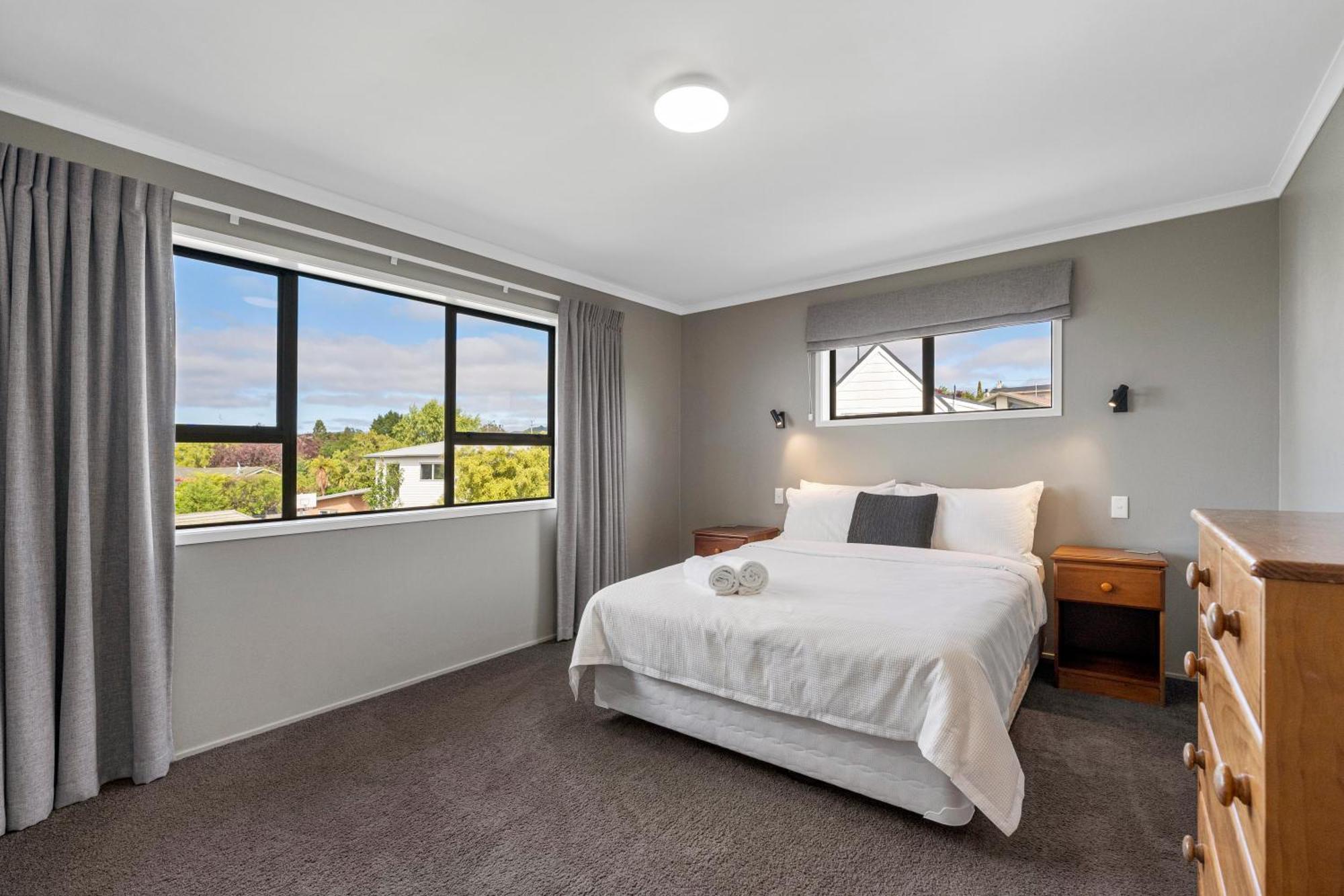 Ngaio Views - Lake Taupo Holiday Home Екстериор снимка