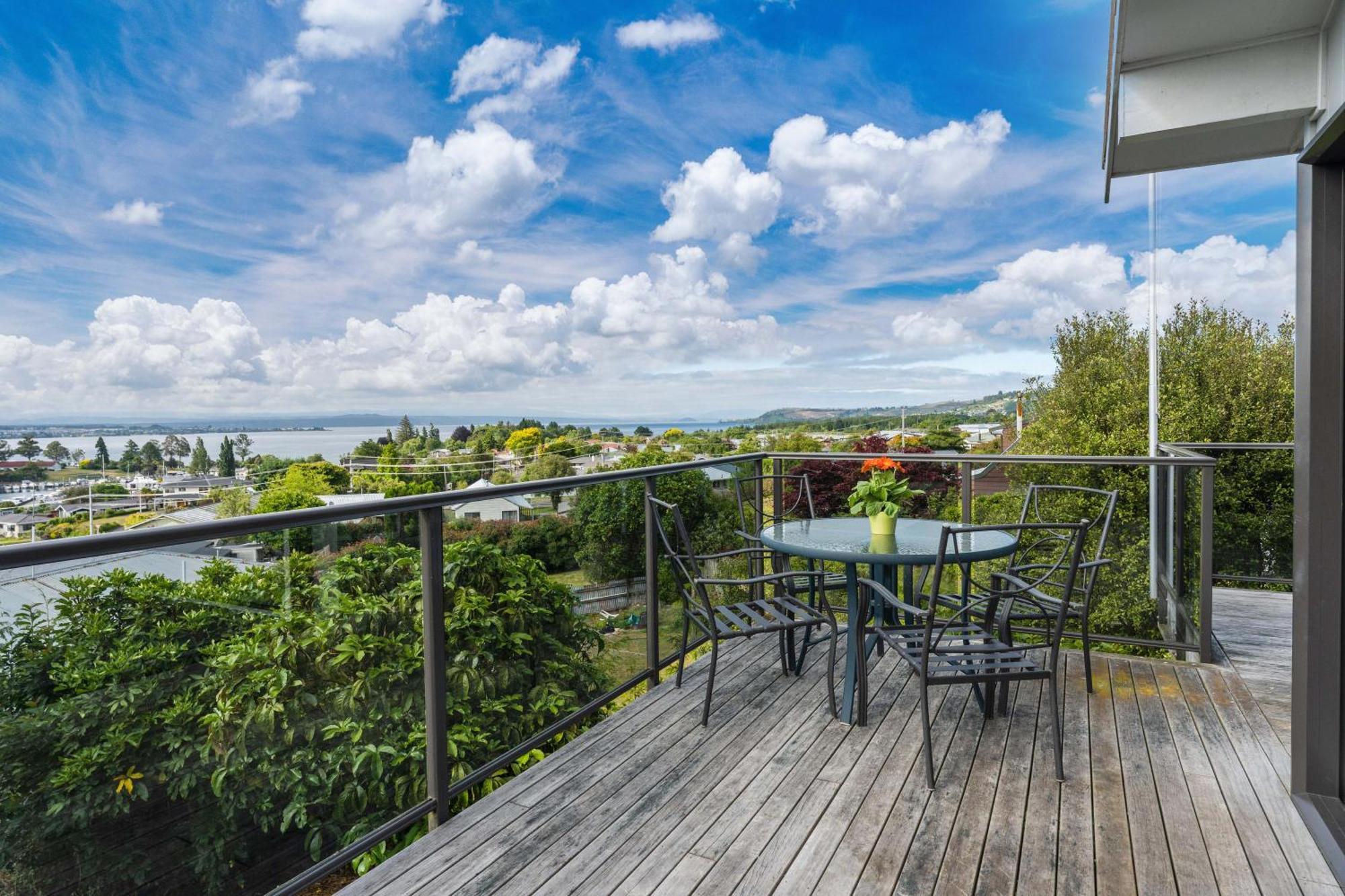 Ngaio Views - Lake Taupo Holiday Home Екстериор снимка